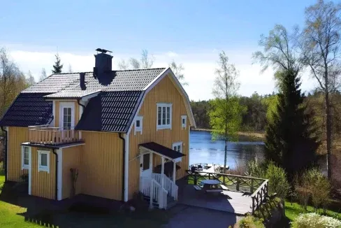 Ferienhaus am See mit Sauna und Boot in Småland