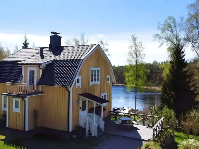 Ferienhaus am See mit Sauna und Boot in Småland